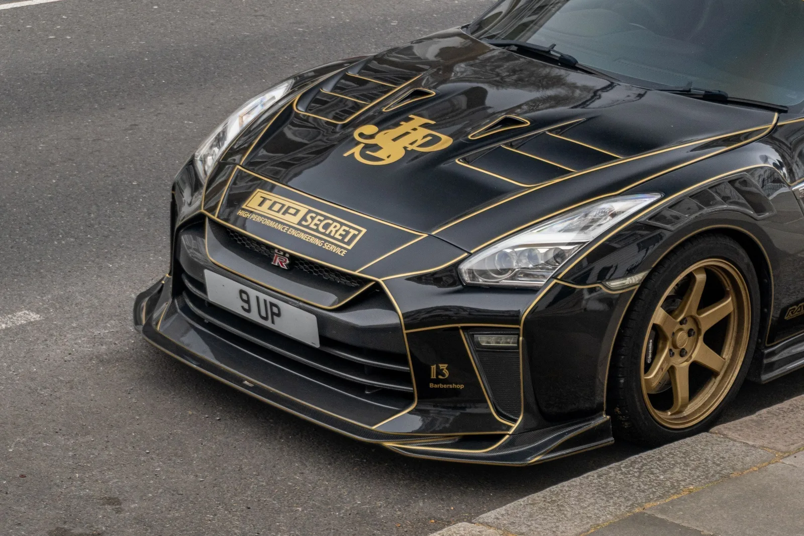 Nissan GT-R R35 · Entorno Urbano Residencial · Londres · Church Studio