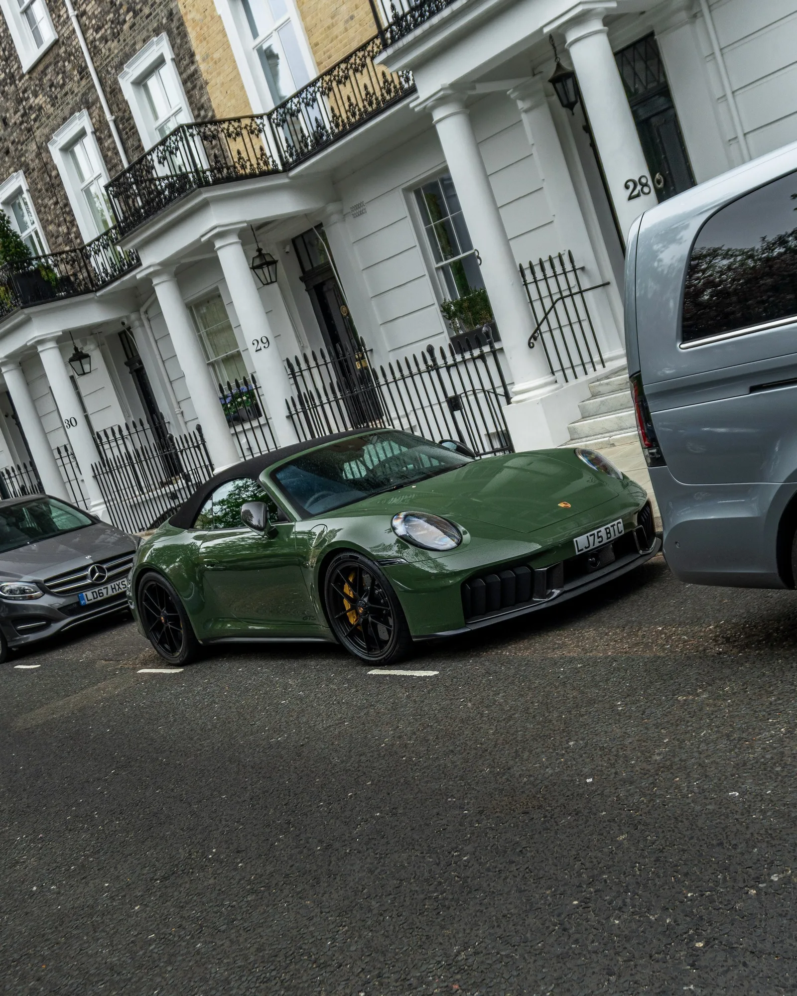 Porsche 911 GTS Cabriolet · Entorno urbano Residencial · Londres · Church Studio