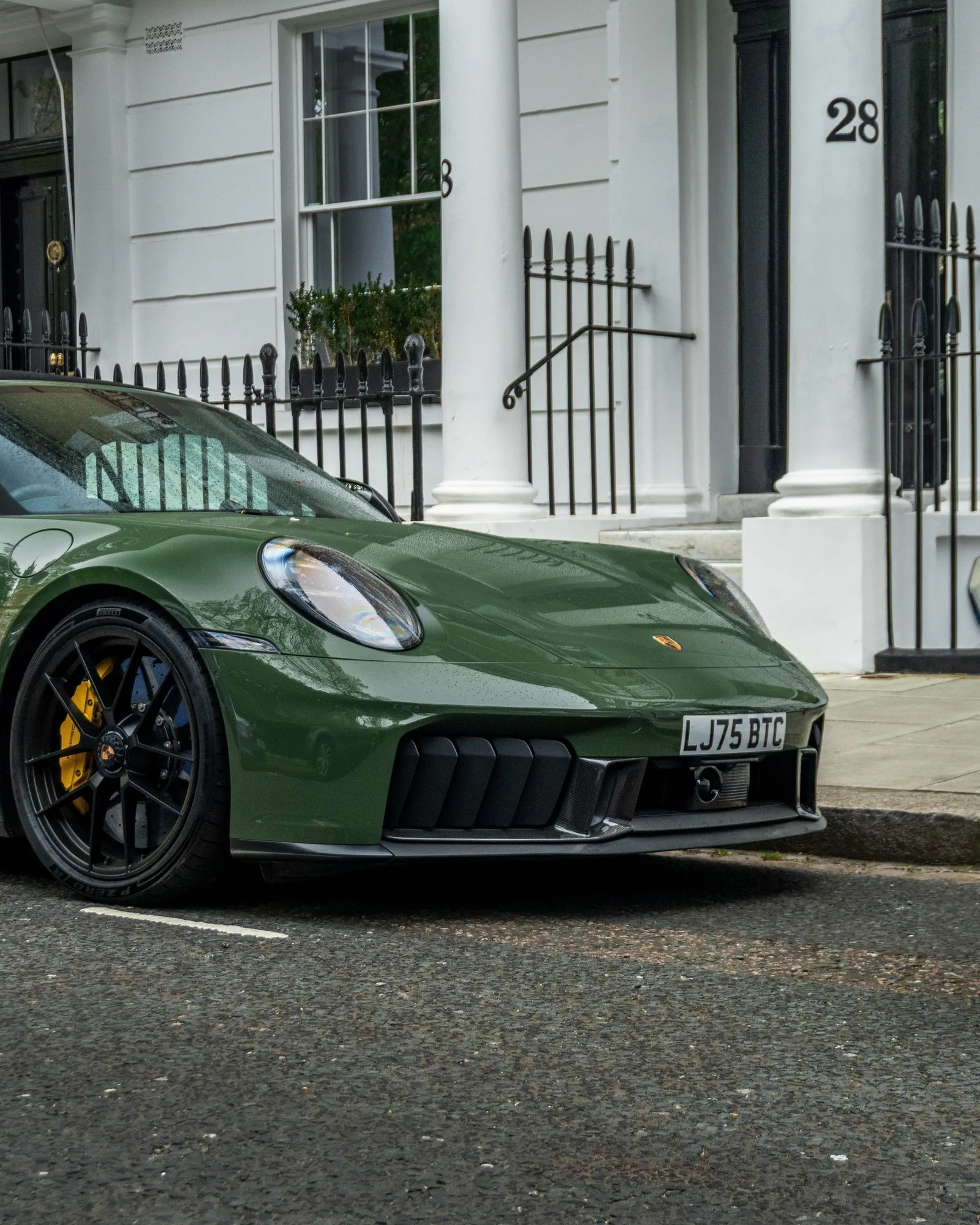 Porsche 911 GTS Cabriolet · Entorno urbano Residencial · Londres · Church Studio