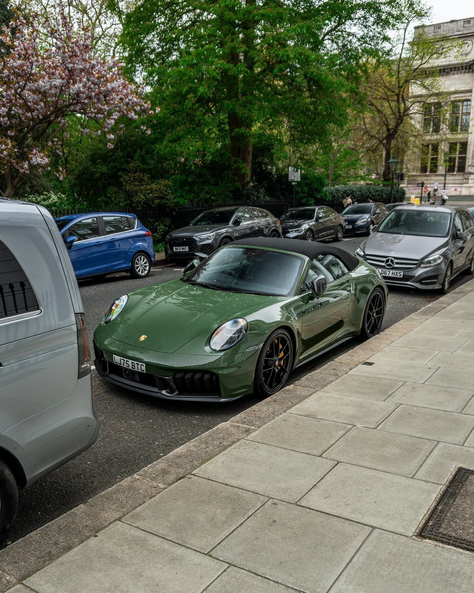 Porsche 911 GTS Cabriolet · Entorno urbano Residencial · Londres · Church Studio