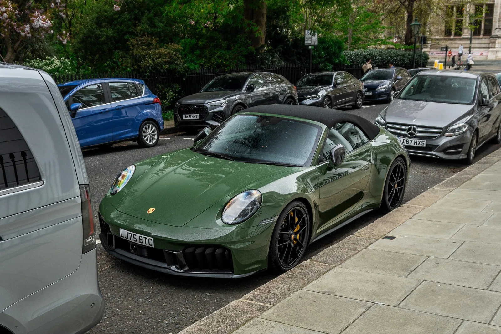 Porsche 911 GTS Cabriolet 2