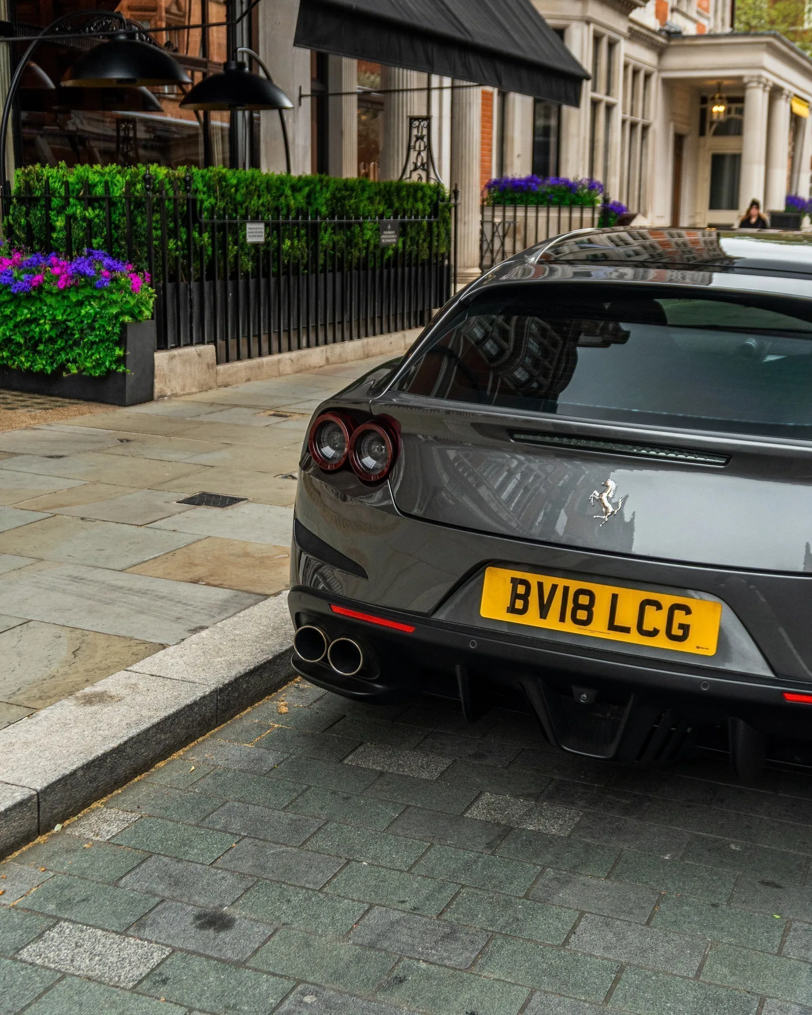 Ferrari GTC4 Lusso · Entorno Urbano Residencial · Mount St · Londres · Church Studio