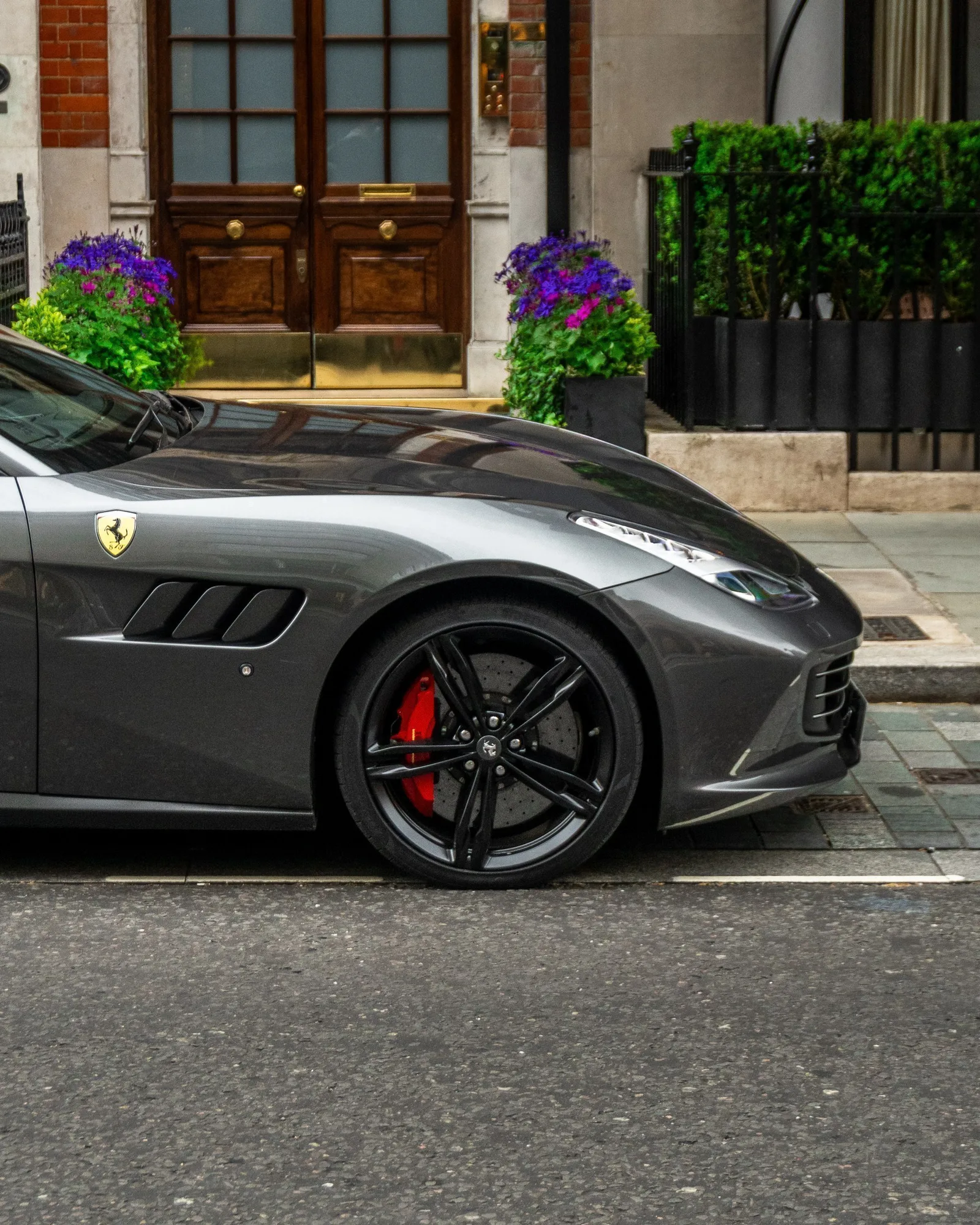 Ferrari GTC4 Lusso · Entorno Urbano Residencial · Mount St · Londres · Church Studio