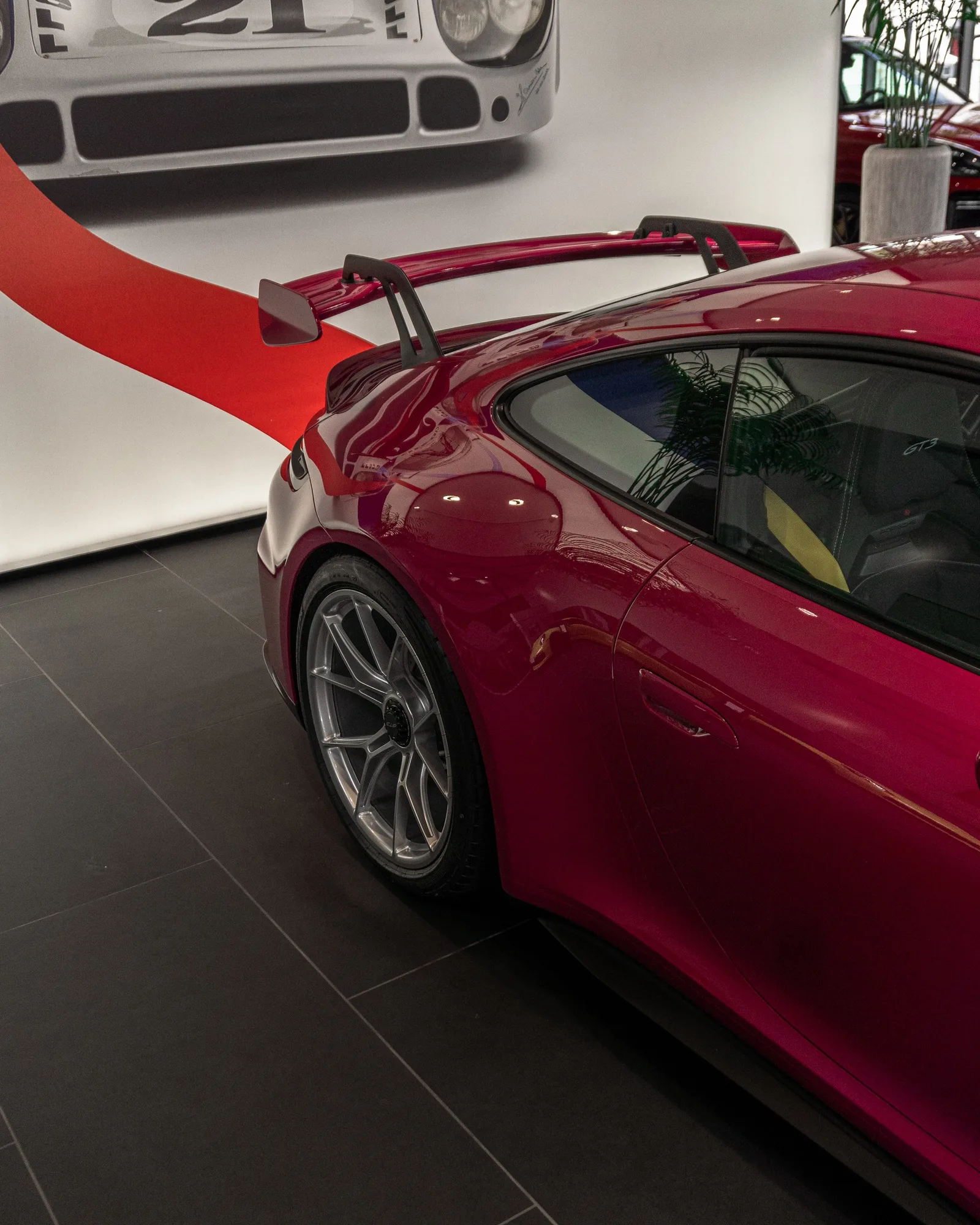 Porsche GT3 · Biarritz · Concesionario Porsche · Biarritz, Francia · Church Studio